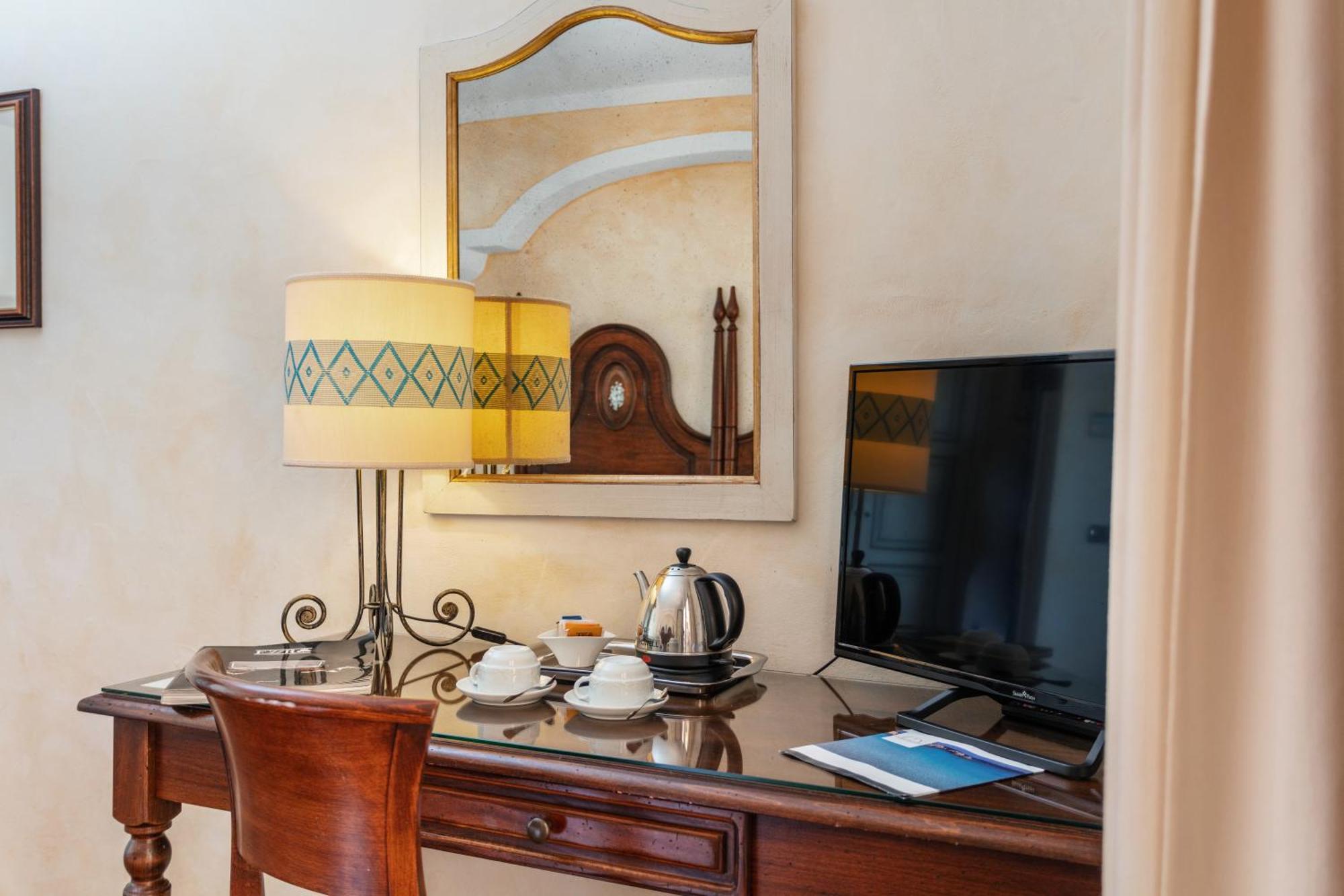 La Vecchia Fonte Boutique Hotel Palau Room photo